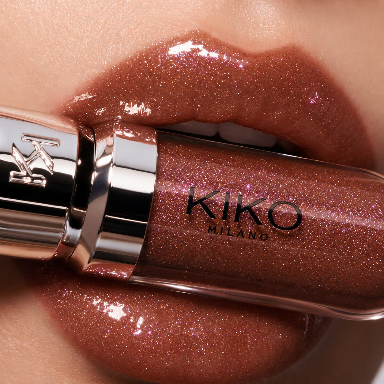 Tono 44 | Marrón chocolate con destellos tornasol | 3D Hydra Lipgloss Kiko Milano